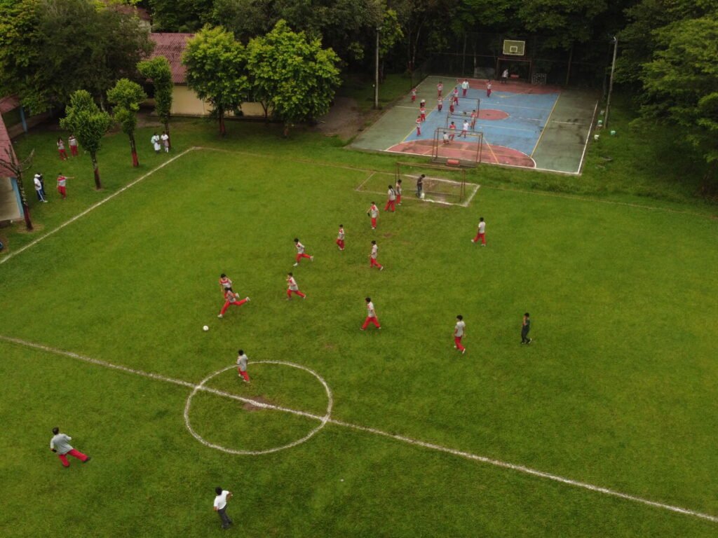 Vista aérea de las canchas y zonas comunes