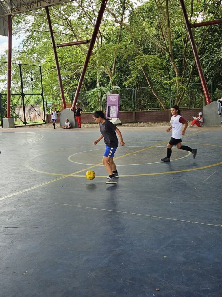 Estudiantes de Visión Ágape durante una jornada escolar
